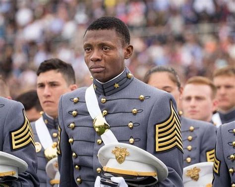 Crying soldier seen in viral photo headed to Alabama - al.com