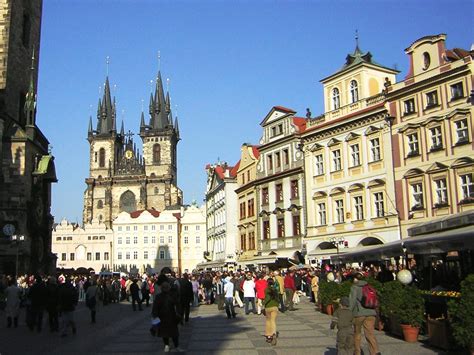 File:Praha Old Town sq from Minuta.JPG