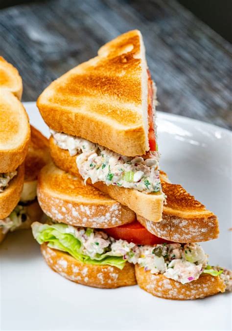 Easy Tuna Salad Sandwich Recipe l { 5-Minute }