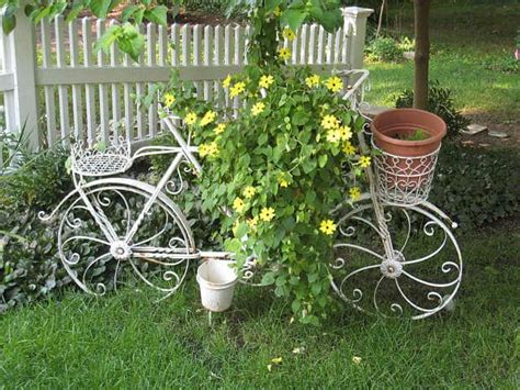 15 Fascinating Ways To Do DIY Bicycle Decor In Your Garden