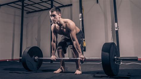 Should You Deadlift Barefoot? Here’s What the Experts Say | BarBend