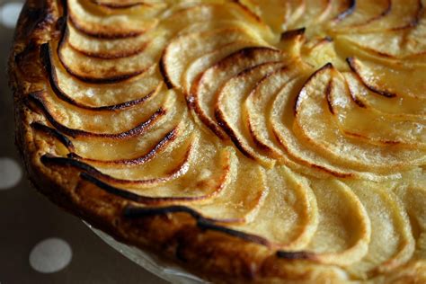 Tarte fine aux pommes - Recette facile de la tarte fine aux pommes avec pâte sablée ou ...