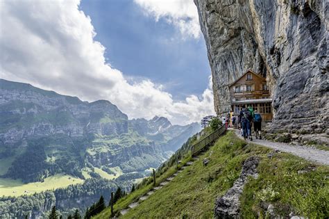 Von der Ebenalp via Wirkirchli zum Berggasthaus Aescher und im ...