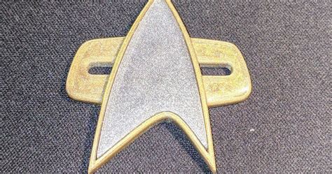 Star Trek VOY / DS9 Badge (2 piece design) by blecheimer | Download free STL model | Printables.com