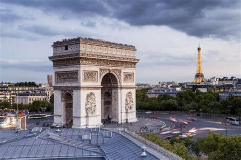 Arc de Triomphe in Paris. - Monuments reveal