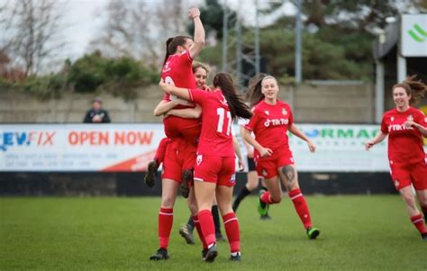 Ten Wrexham AFC Women stars sign first semi-pro contracts - Wrexham.com