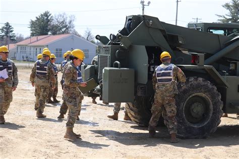 DVIDS - Images - 89B Soldiers complete preventative maintenance ...