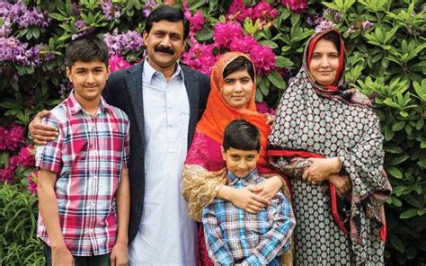 Malala Yousafzai Age, Husband, Family, Biography » StarsUnfolded