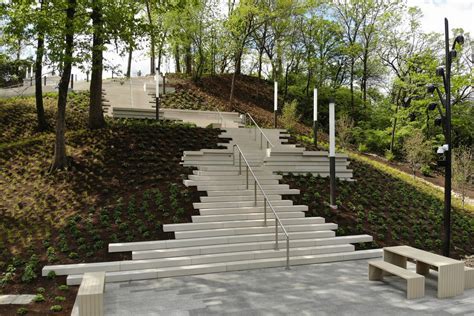 Cincinnati Art Museum and Steps - Crown Cincinnati