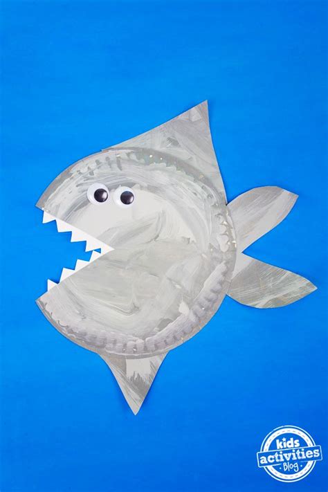 Shark Paper Plate Craft | Ocean animal crafts, Shark crafts preschool, Sea creatures crafts