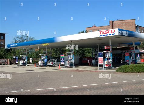 Tesco Petrol Station Surrey Quays London England UK Stock Photo: 2251652 - Alamy