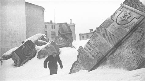 Photo Exhibit Reveals Life In Lodz Ghetto Under Nazi Regime at Illinois Holocaust Museum and ...