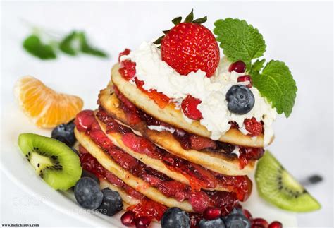 Pic: pancakes with fruit | Fruit pancakes, Food, Pancakes