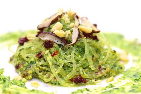 Kelp Noodles with Spinach Basil Vegan Pesto - True Forage