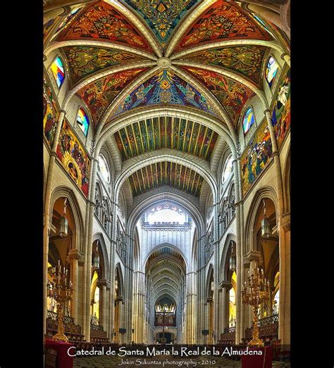 Interior de La Catedral de La Almudena. Madrid