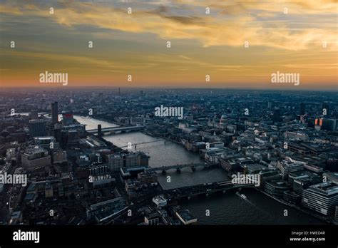 London aerial view night hi-res stock photography and images - Alamy