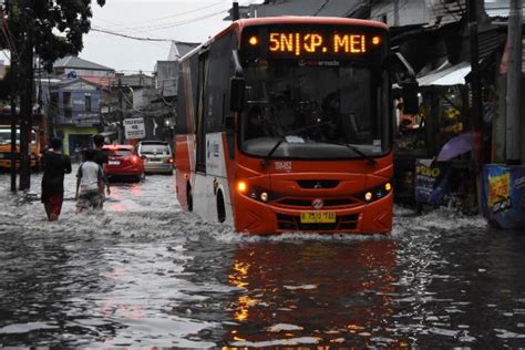 Jakarta preps for extreme weather through February 2023 - Jakarta - The ...