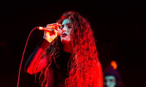 'Pure Heroine': How Lorde Gave Pop Music A Shot In The Arm | uDiscover