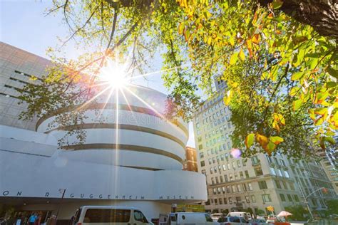 Exterior View of the Solomon R. Guggenheim Museum Editorial Stock Image - Image of sunny, travel ...