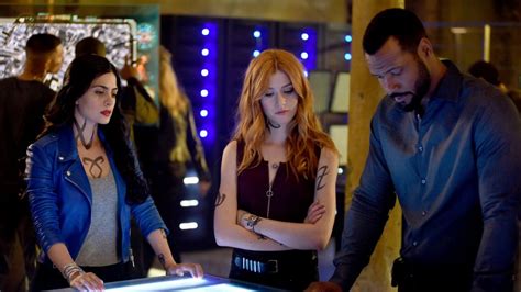 'Shadowhunters' Season 3 Premiere Sneak Peek—Plus, Insider Scoop! (PHOTOS)