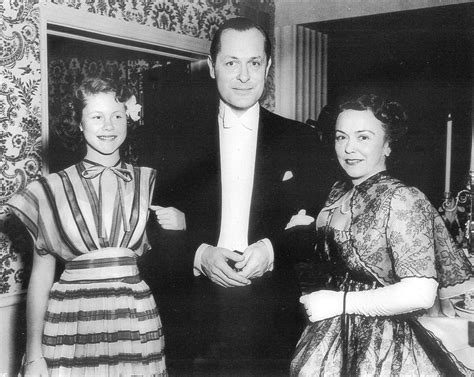 Robert Montgomery with his wife, Elizabeth Allen, and daughter ...