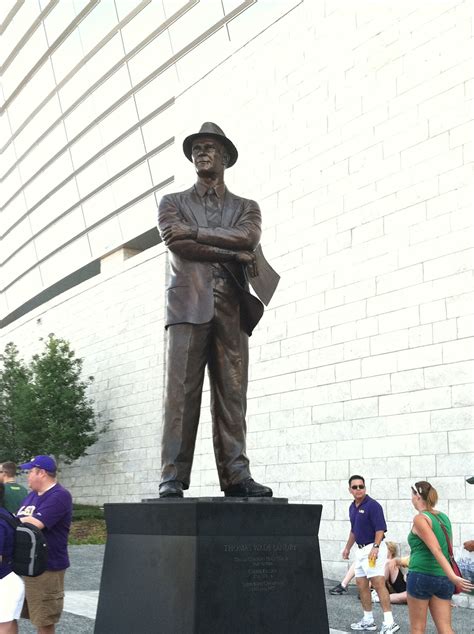 Tom Landry statue at Cowboy Stadium! | Cowboys stadium, Tom landry, Stadium