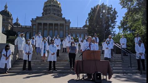 Iowa doctors call on Gov. Reynolds to issue statewide mask policy ...