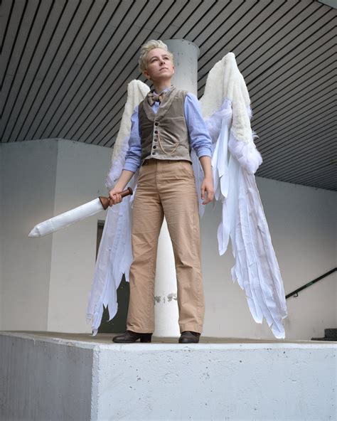 Moe (he/they) on Twitter: "Aziraphale, Angel of the Eastern Gate. #cosplay @michaelsheen # ...