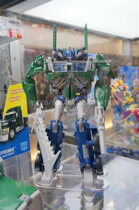 SDCC 2013 - Extra Pics Featuring Talking Bumblebee and a Green Optimus Prime - Transformers News ...