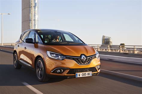 Renault Scenic 2016 review gallery | Carbuyer