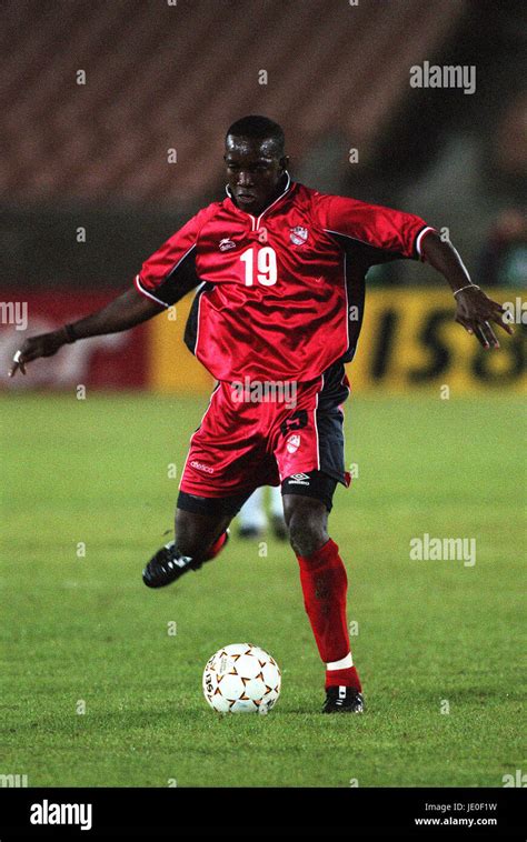 DWIGHT YORKE TRINIDAD & TOBAGO 16 February 2000 Stock Photo - Alamy