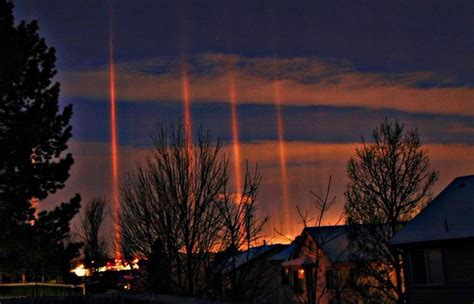 Photographer Captures Amazing Light Pillars In Northern Ontario (26 Pics) | Bored Panda