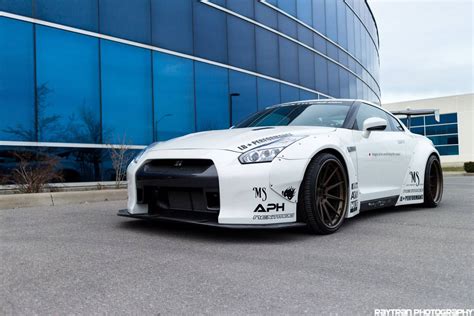 White Liberty Walk Nissan GT-R Photoshoot - GTspirit