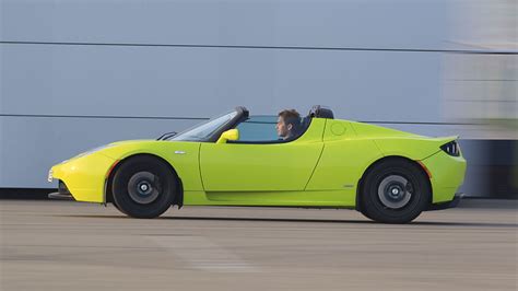 Tesla Roadster (2022): 1.000 Kilometer, 402 km/h, Flug-Düsen - auto ...