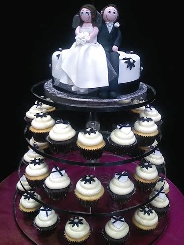 Black & white wedding cupcakes | American Candy Stand Cupcakes (Aust.) | Flickr