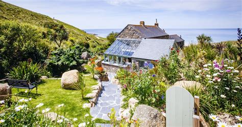 Castaways- cool cottage on the beach in Sennen, Cornwall | Seaside ...