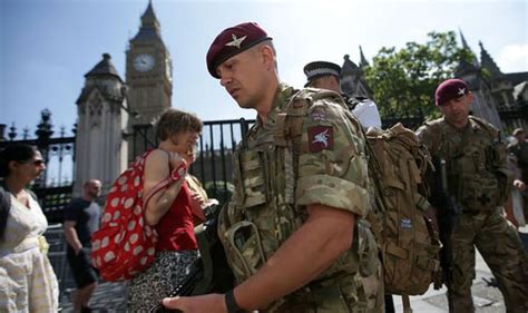 The Paras: The REAL story of Britain’s iconic Parachute Regiment ...