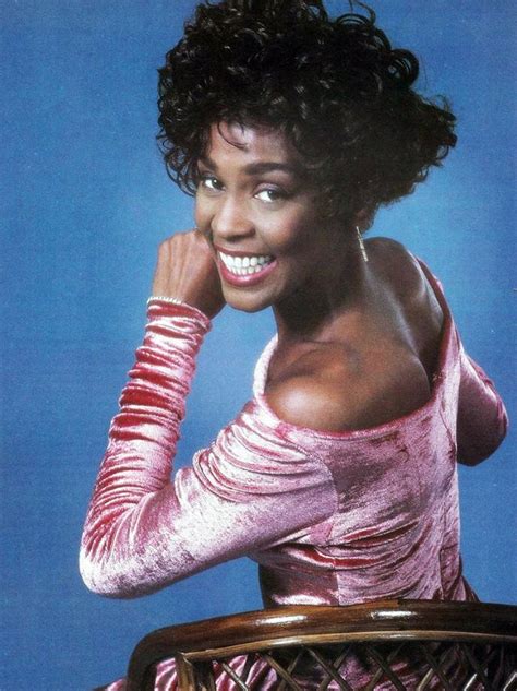 40 Rare and Stunning Photographs of a Young and Beautiful Whitney Houston From the 1980s ...