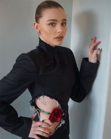 CHLOE MORETZ – Instagram Photos and Video 11/30/2022 – HawtCelebs