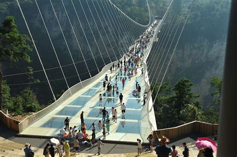 Cierran en China el puente de vidrio más largo del mundo por gran afluencia | Puente de vidrio ...