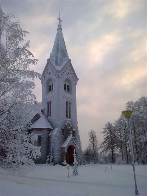 Idyllic Winter Church In Snow - HooDoo Wallpaper