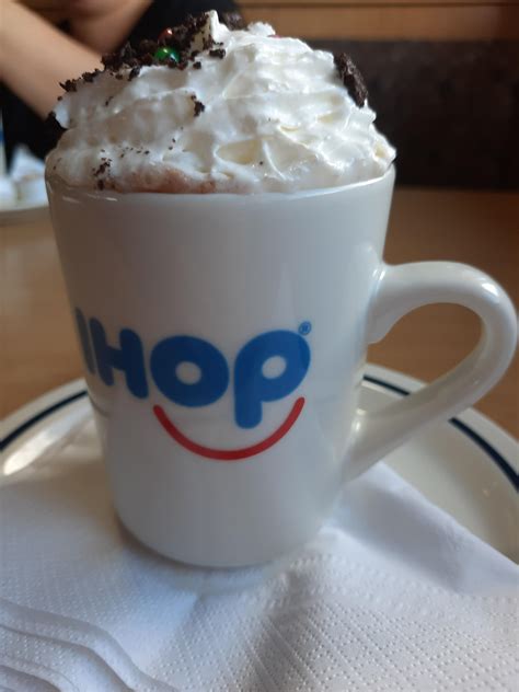 Here is my oreo hot chocolate from Ihop!!😀 : r/IHOP