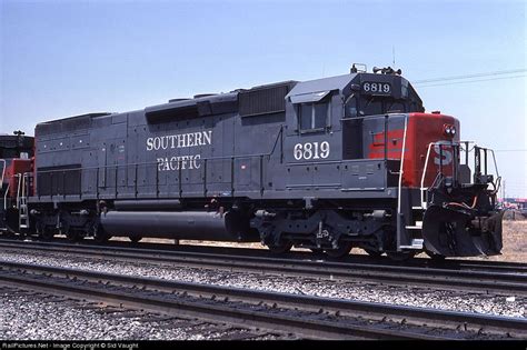 Southern Pacific EMD SD45T-2. | Railroad photography, Union pacific ...