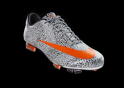 BREAKING: Cristiano Ronaldo Shows Off BRAND-NEW Leopard Print Nike ...