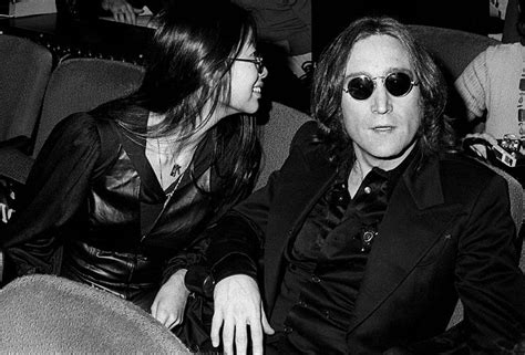 35 Vintage Photos of May Pang and John Lennon During Their Dating Days ...