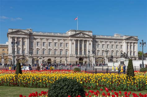 Top 10 Facts About Buckingham Palace - Discover Walks Blog