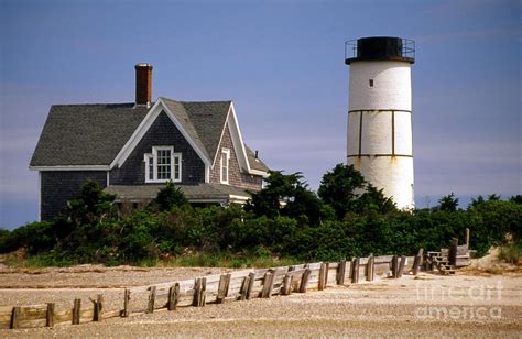 Sandy Neck Lighthouse Photograph by Skip Willits | Fine Art America