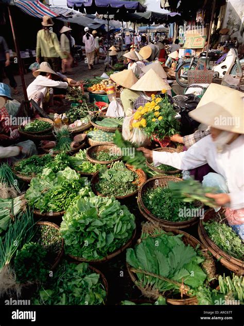 Central market building hoi an hi-res stock photography and images - Alamy