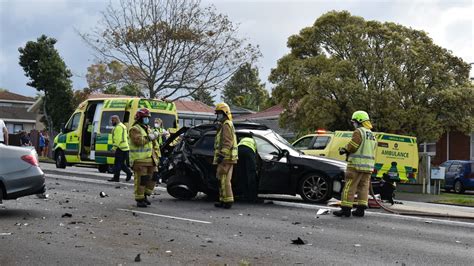 East Auckland crash: Serious accident closes road in Pakuranga Heights - NZ Herald