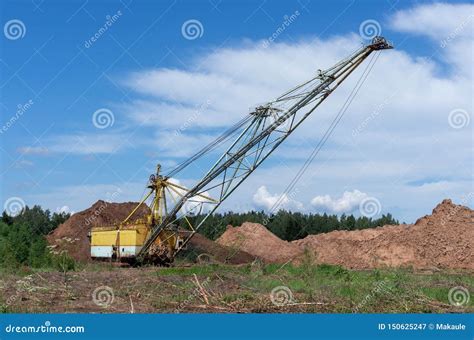 Giant Excavator Machinery Industry Stock Image - Image of clay, steel: 150625247